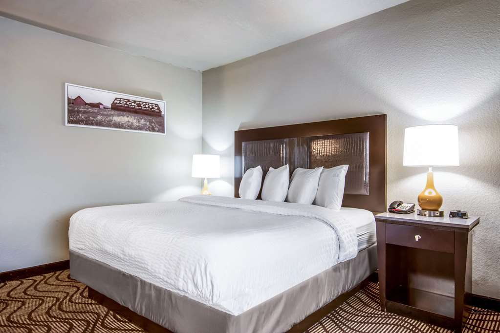 District 3 Hotel, Ascend Hotel Collection Chattanooga Room photo